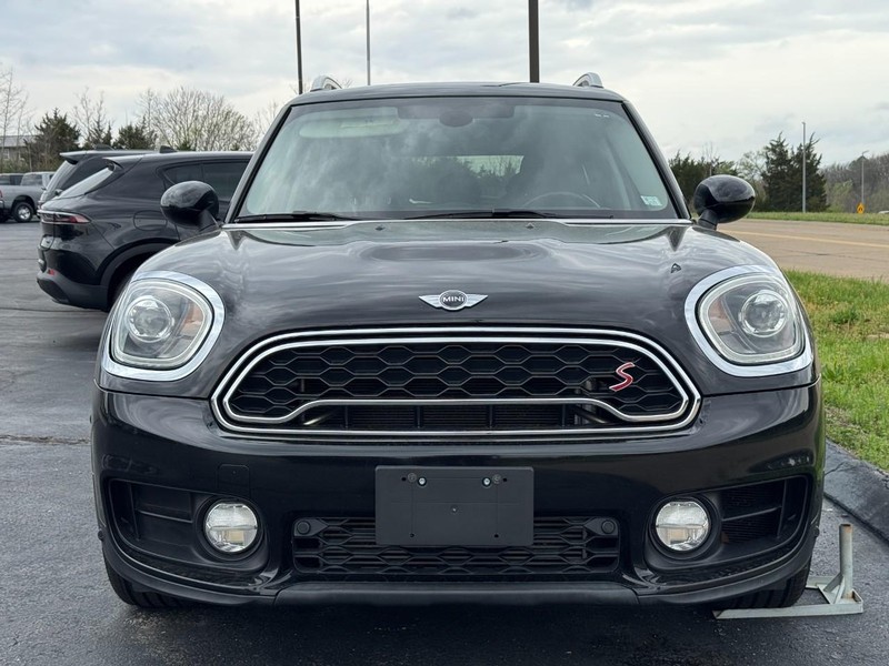 MINI Countryman Vehicle Full-screen Gallery Image 9