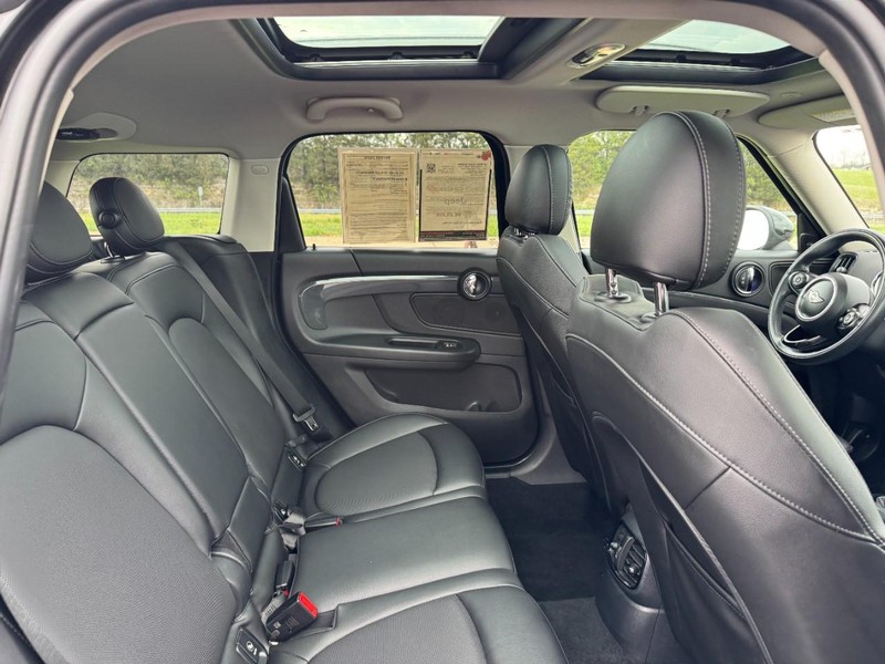 MINI Countryman Vehicle Full-screen Gallery Image 12