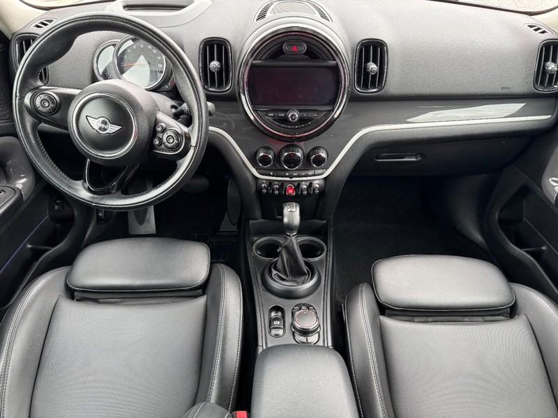 MINI Countryman Vehicle Full-screen Gallery Image 13