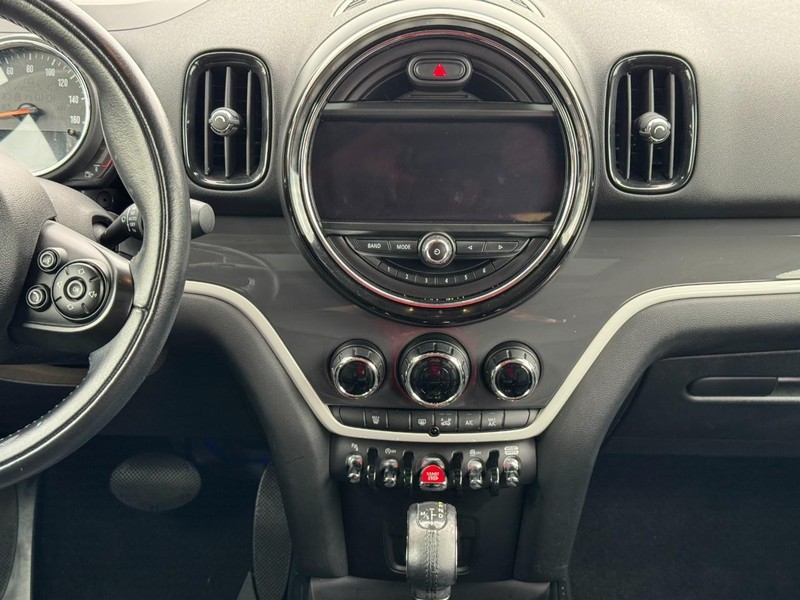 MINI Countryman Vehicle Full-screen Gallery Image 15