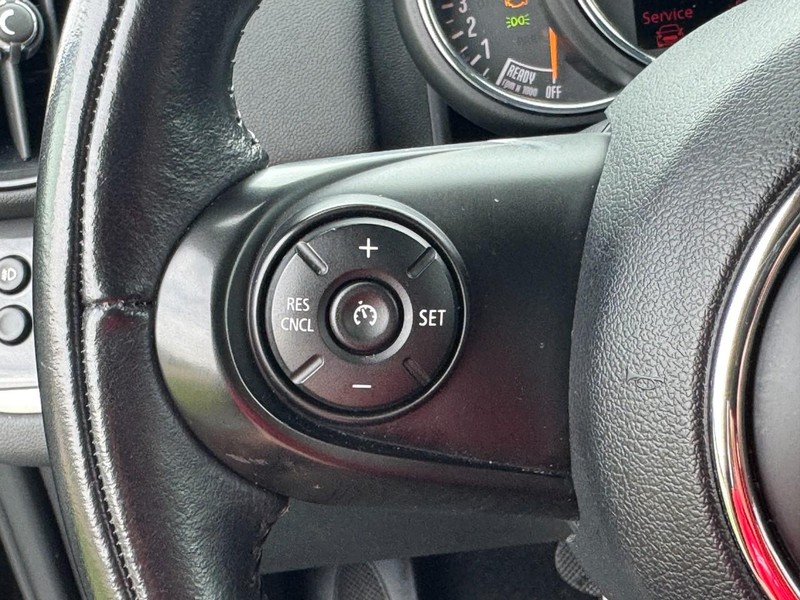 MINI Countryman Vehicle Full-screen Gallery Image 18