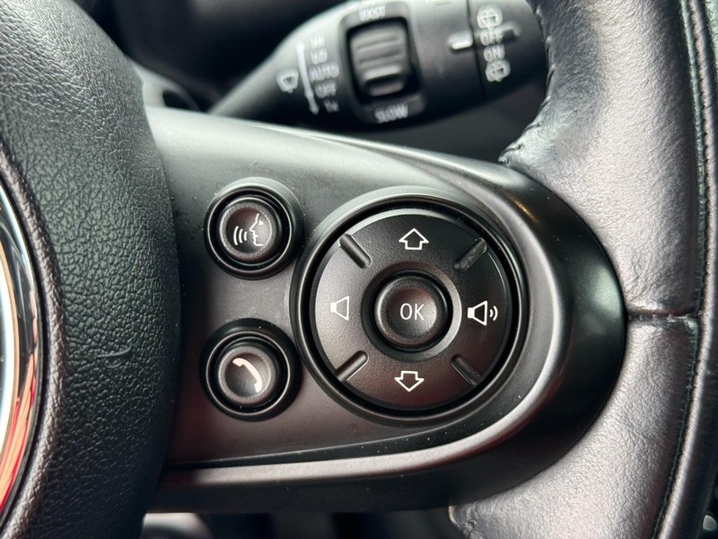 MINI Countryman Vehicle Full-screen Gallery Image 19