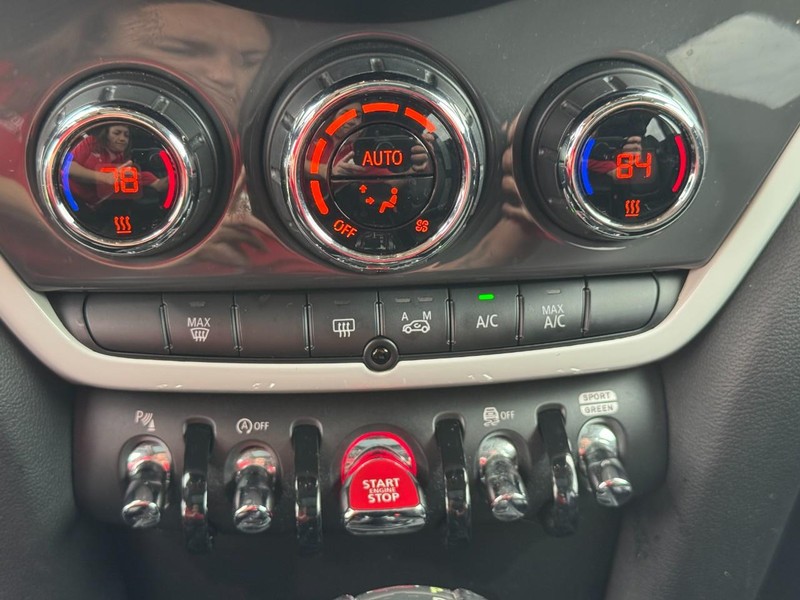 MINI Countryman Vehicle Full-screen Gallery Image 22