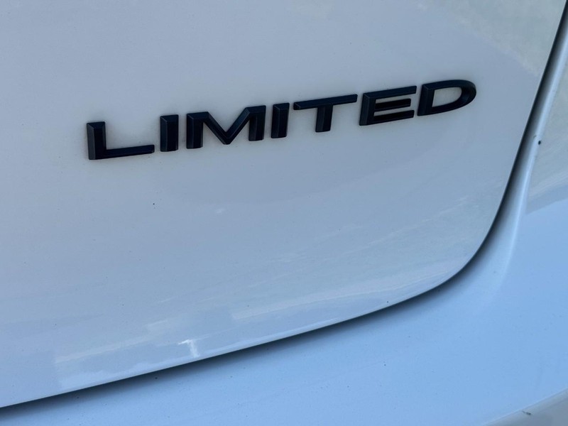 Chrysler Pacifica Vehicle Full-screen Gallery Image 6