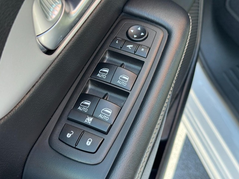 Chrysler Pacifica Vehicle Full-screen Gallery Image 17