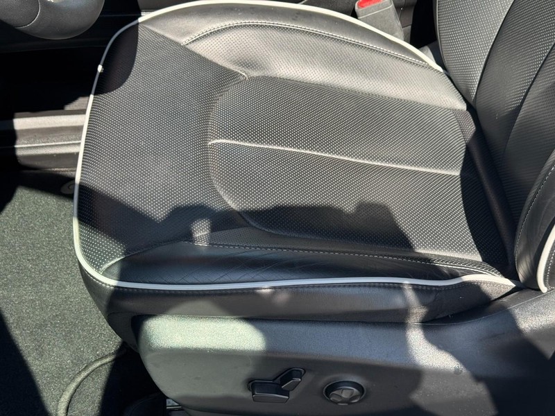 Chrysler Pacifica Vehicle Full-screen Gallery Image 18