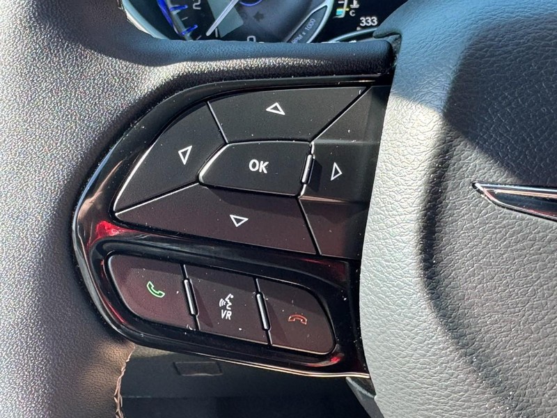 Chrysler Pacifica Vehicle Full-screen Gallery Image 19