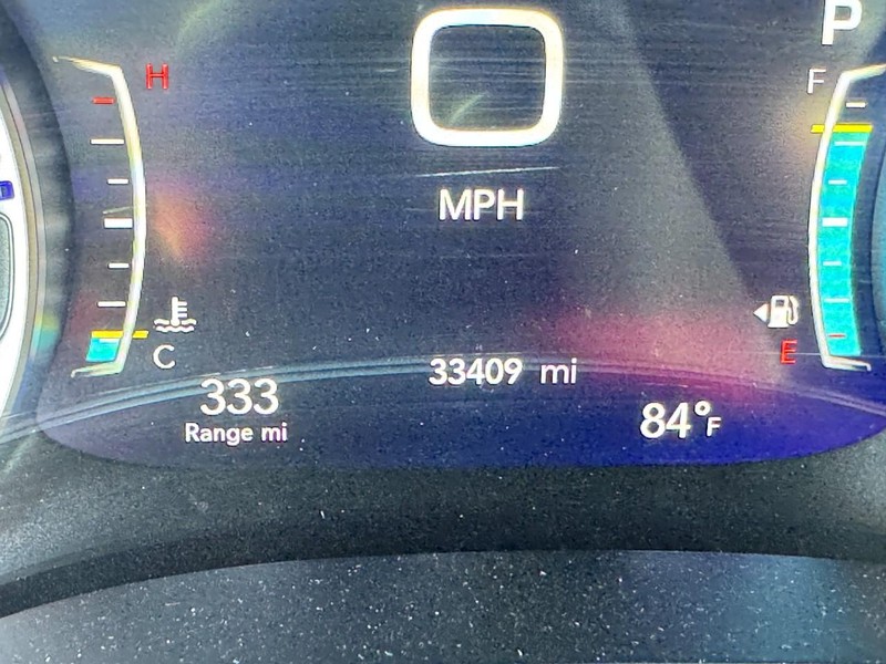 Chrysler Pacifica Vehicle Full-screen Gallery Image 22