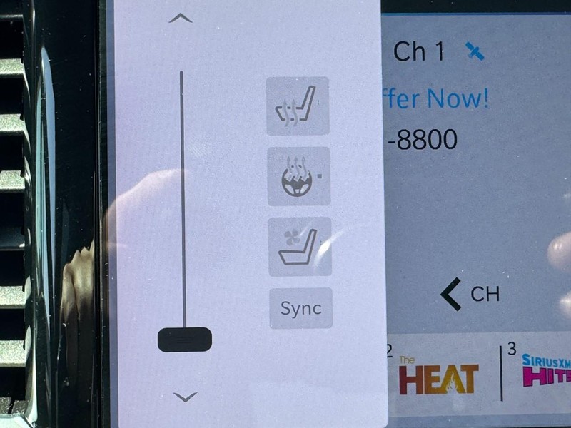 Chrysler Pacifica Vehicle Full-screen Gallery Image 24