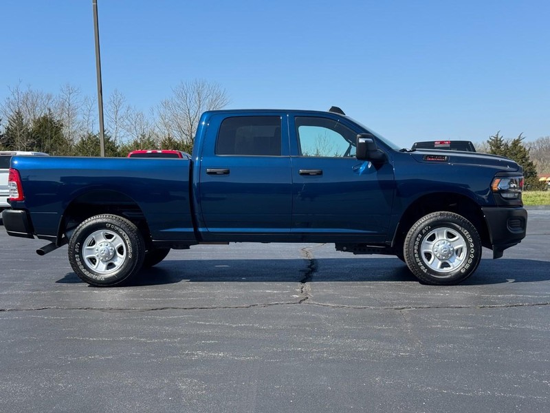 Ram 2500 Vehicle Full-screen Gallery Image 2