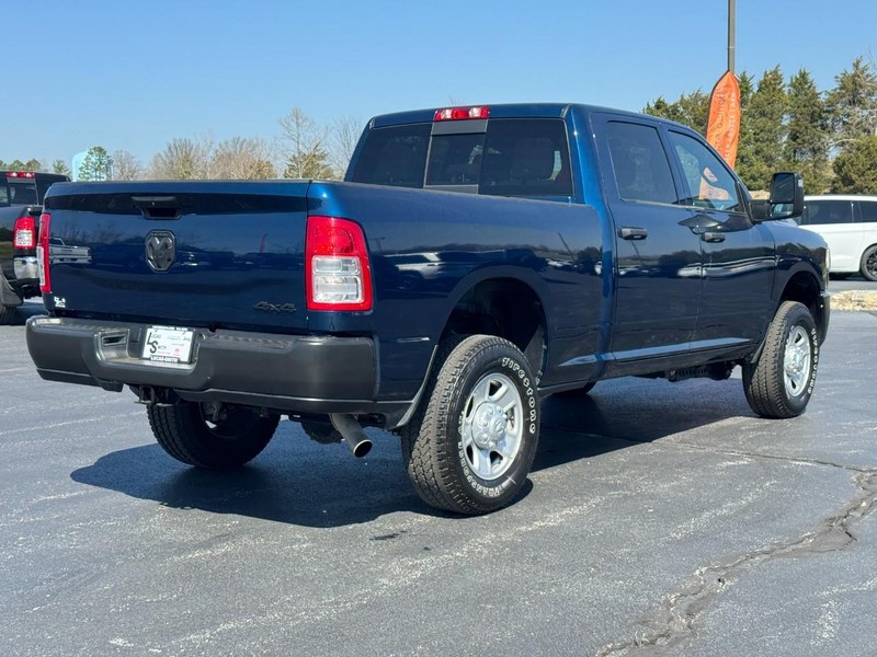 Ram 2500 Vehicle Full-screen Gallery Image 3