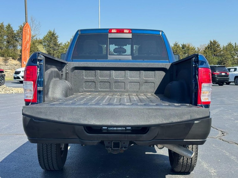 Ram 2500 Vehicle Full-screen Gallery Image 4
