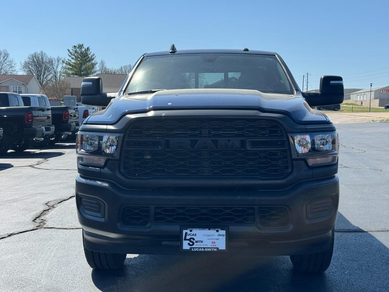 Ram 2500 Vehicle Full-screen Gallery Image 9