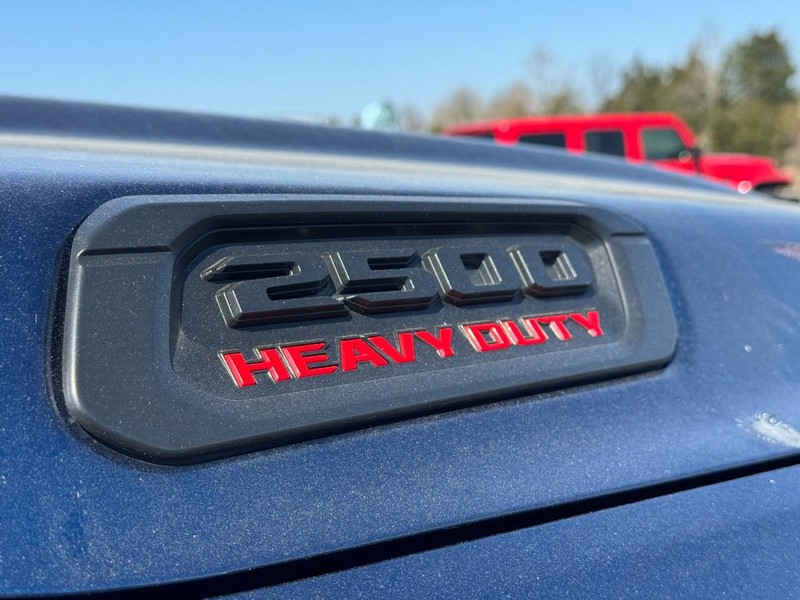 Ram 2500 Vehicle Full-screen Gallery Image 10