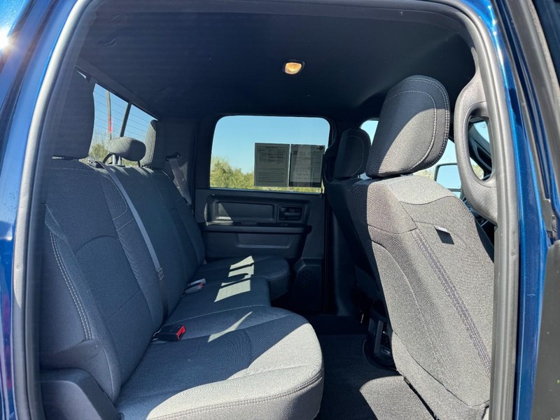 Ram 2500 Vehicle Full-screen Gallery Image 11