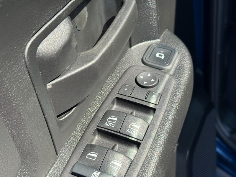 Ram 2500 Vehicle Full-screen Gallery Image 15