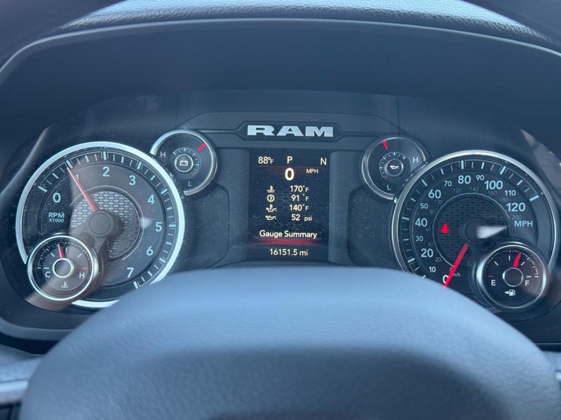 Ram 2500 Vehicle Full-screen Gallery Image 19