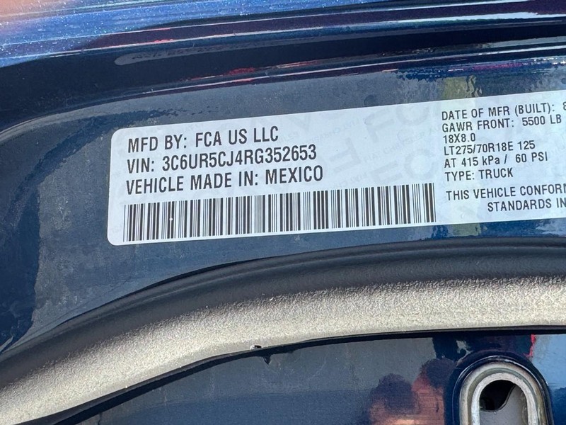 Ram 2500 Vehicle Full-screen Gallery Image 22