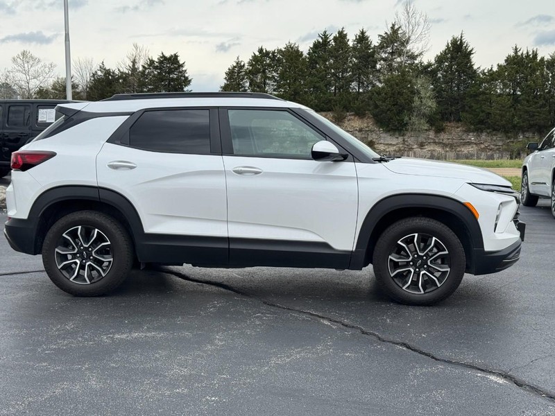 Chevrolet TrailBlazer Vehicle Full-screen Gallery Image 2