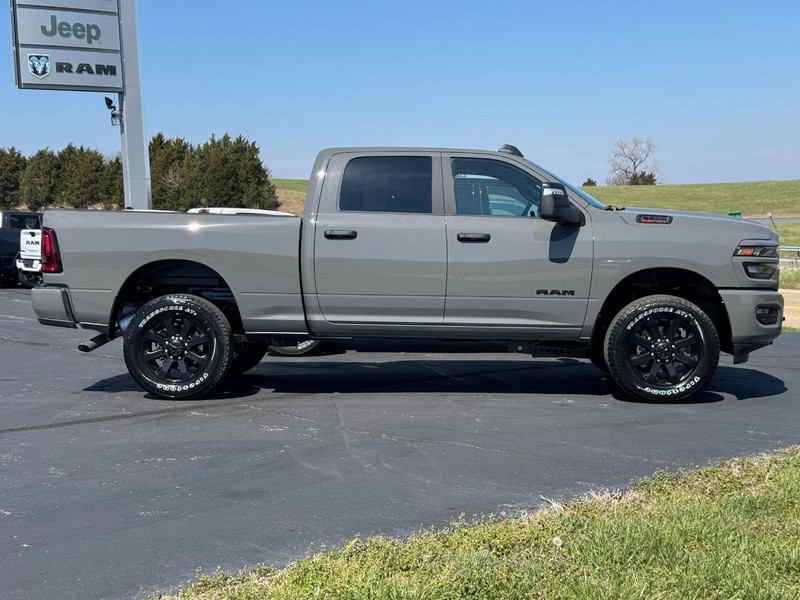 Ram 2500 Vehicle Full-screen Gallery Image 2