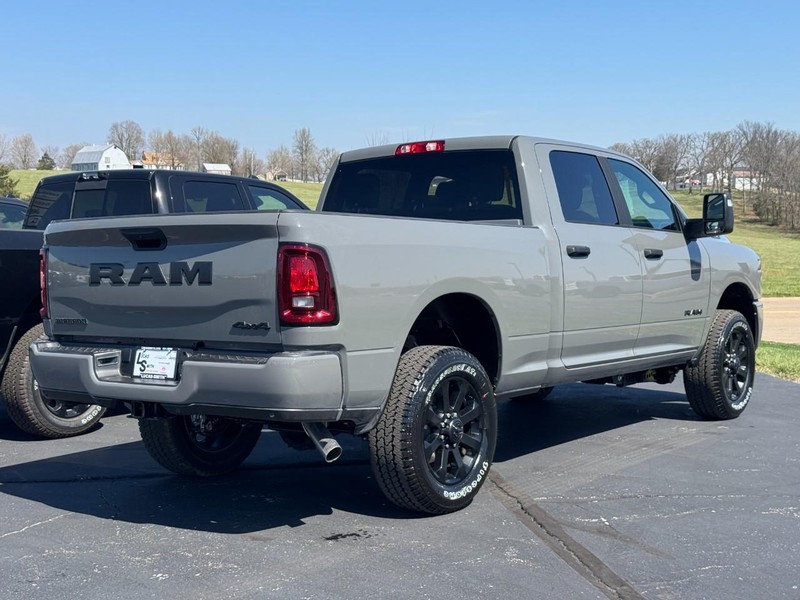 Ram 2500 Vehicle Full-screen Gallery Image 3
