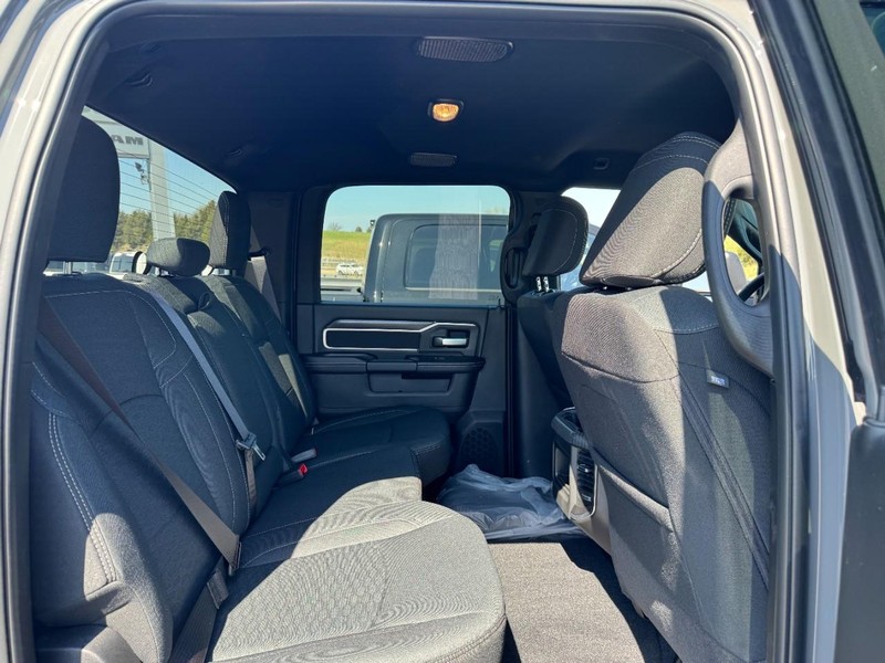 Ram 2500 Vehicle Full-screen Gallery Image 5