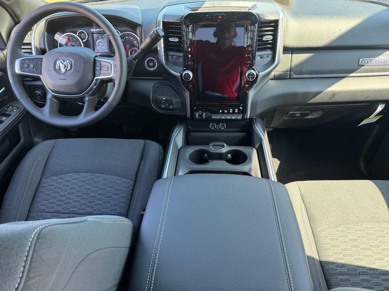 Ram 2500 Vehicle Full-screen Gallery Image 6