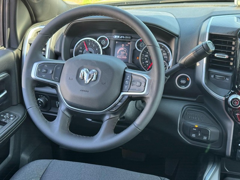 Ram 2500 Vehicle Full-screen Gallery Image 7