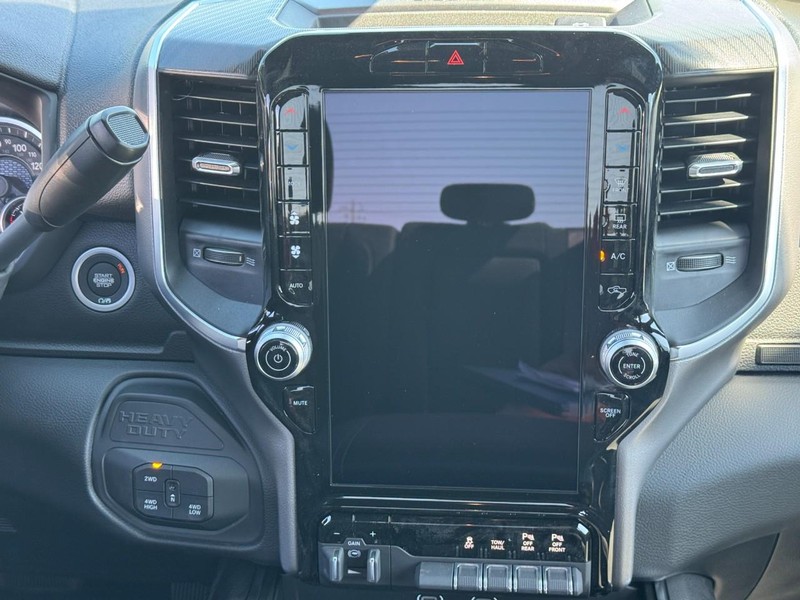 Ram 2500 Vehicle Full-screen Gallery Image 8