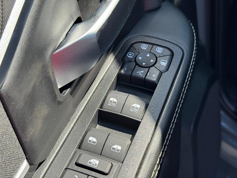 Ram 2500 Vehicle Full-screen Gallery Image 10