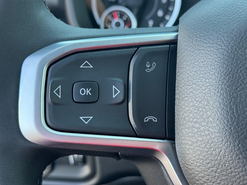 Ram 2500 Vehicle Full-screen Gallery Image 12