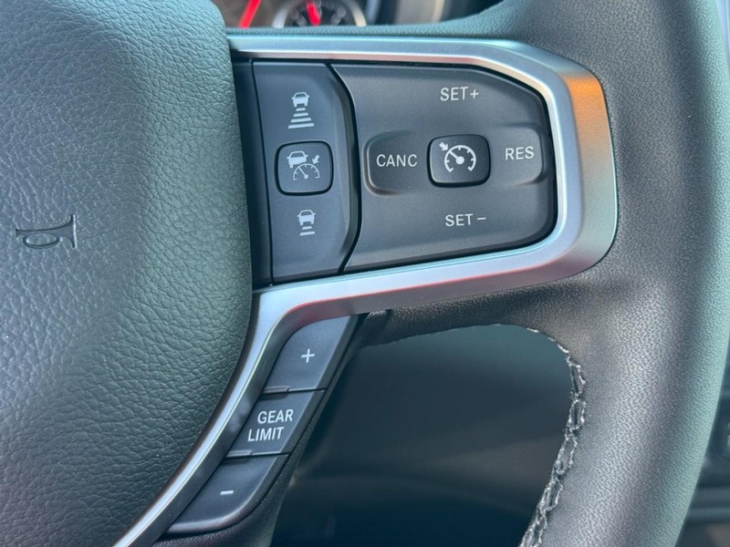 Ram 2500 Vehicle Full-screen Gallery Image 13