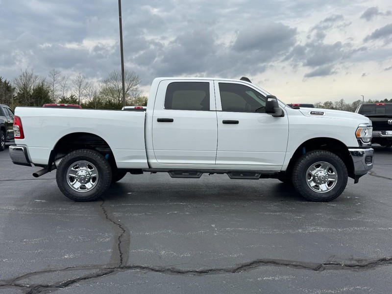 Ram 2500 Vehicle Full-screen Gallery Image 2