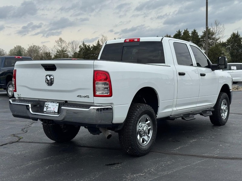 Ram 2500 Vehicle Full-screen Gallery Image 3