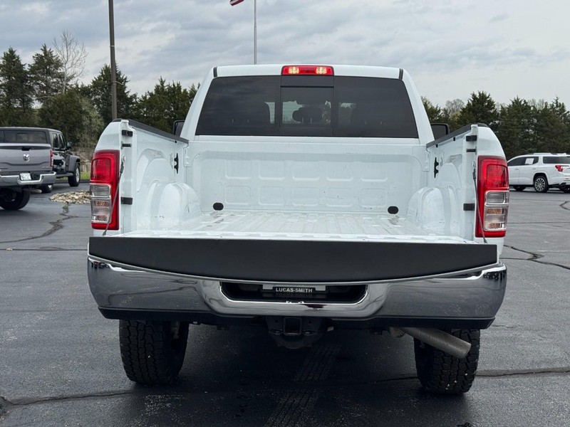 Ram 2500 Vehicle Full-screen Gallery Image 4