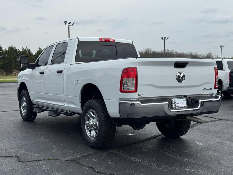 Ram 2500 Vehicle Full-screen Gallery Image 6