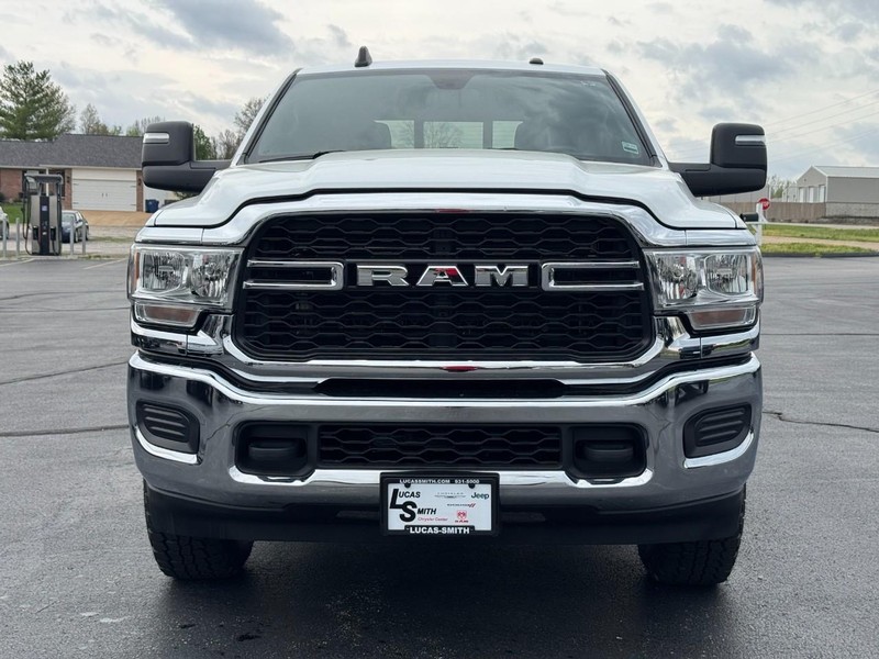 Ram 2500 Vehicle Full-screen Gallery Image 9
