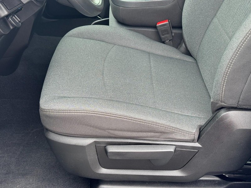 Ram 2500 Vehicle Full-screen Gallery Image 16