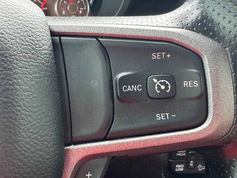 Ram 2500 Vehicle Full-screen Gallery Image 18