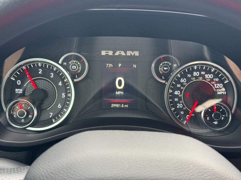 Ram 2500 Vehicle Full-screen Gallery Image 19