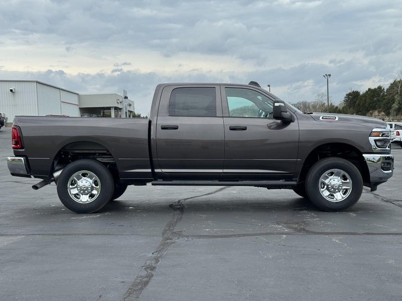Ram 2500 Vehicle Full-screen Gallery Image 2
