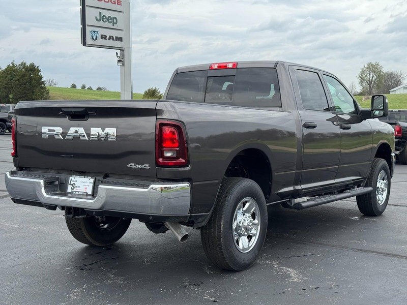 Ram 2500 Vehicle Full-screen Gallery Image 3