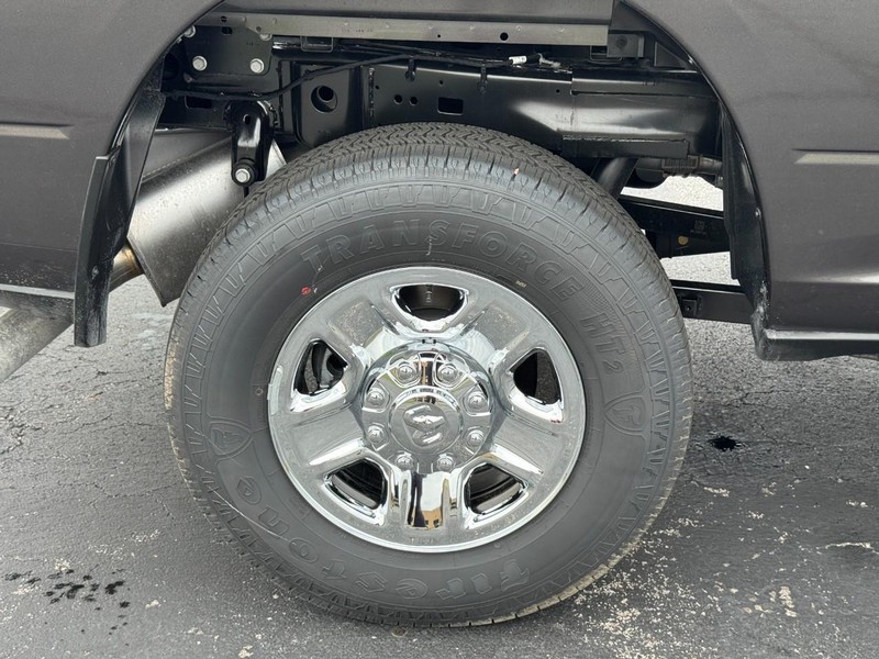 Ram 2500 Vehicle Full-screen Gallery Image 4