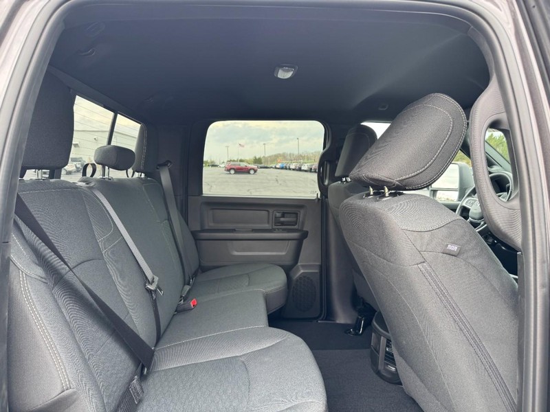 Ram 2500 Vehicle Full-screen Gallery Image 5