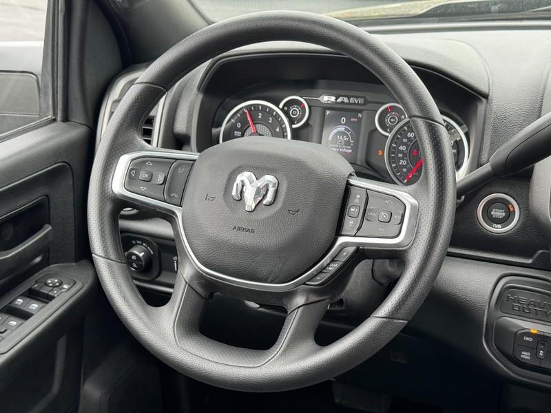 Ram 2500 Vehicle Full-screen Gallery Image 7