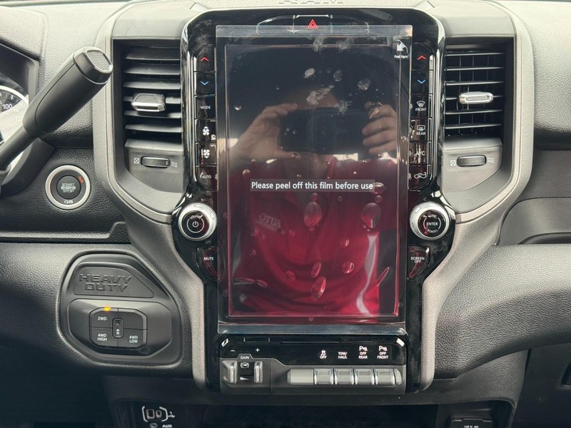 Ram 2500 Vehicle Full-screen Gallery Image 8