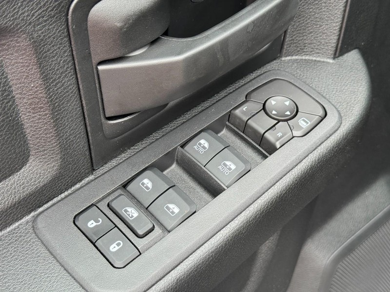 Ram 2500 Vehicle Full-screen Gallery Image 9