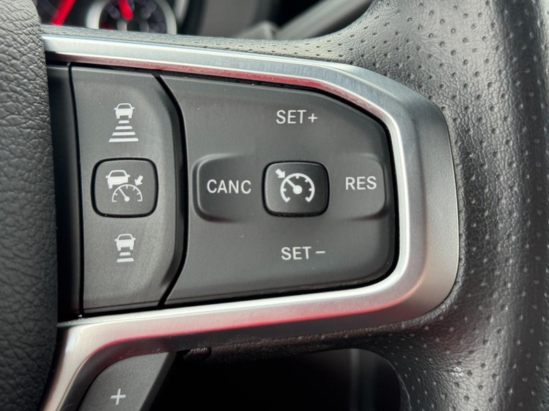 Ram 2500 Vehicle Full-screen Gallery Image 12