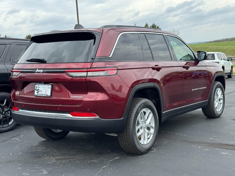 Jeep Grand Cherokee Vehicle Full-screen Gallery Image 3
