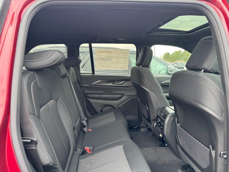 Jeep Grand Cherokee Vehicle Full-screen Gallery Image 5